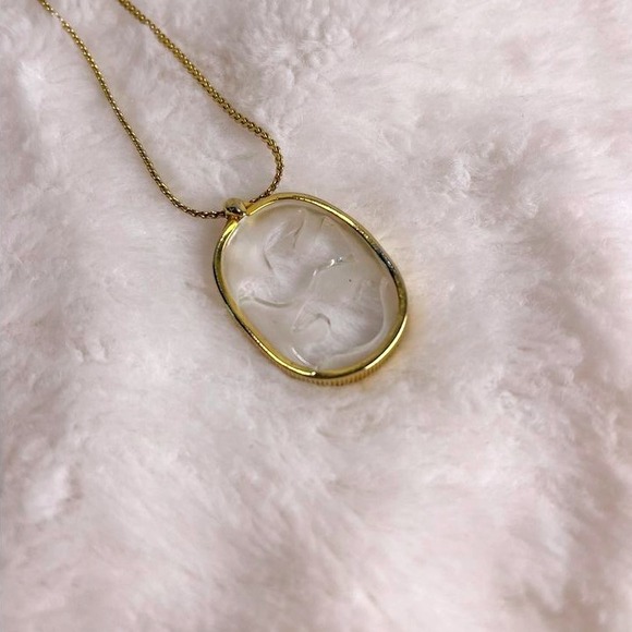 Beautiful Vintage Necklace with a Bird Charm - Picture 2 of 2